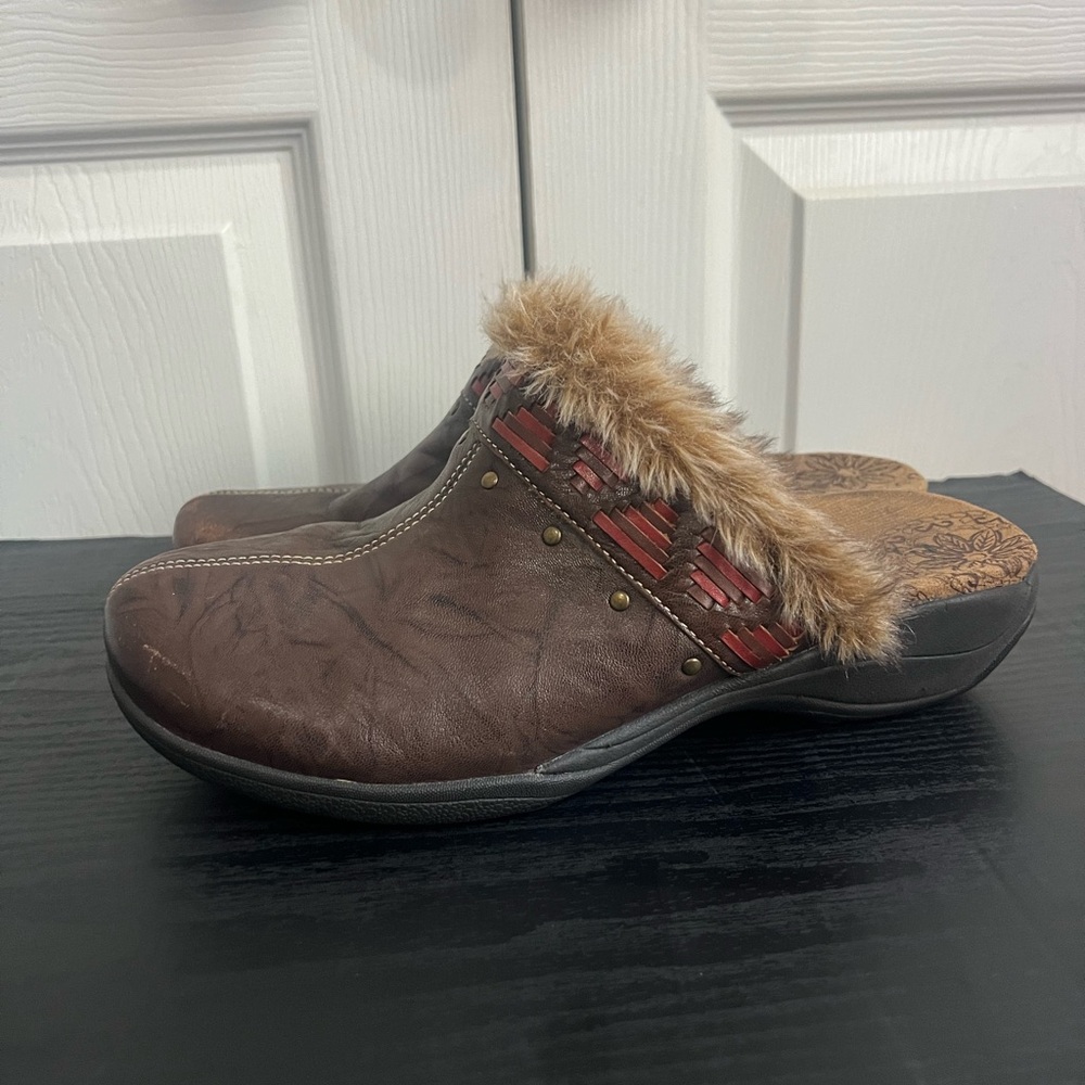 Taos Leather Mule Faux Fur Accent Black Size 8.5